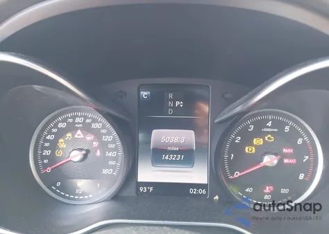 2016 Mercedes-Benz C 300 Sport 4Matic z USA, uszkodzony, nr VIN 55SWF4KB2GU099557